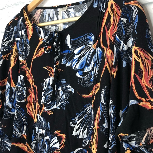 Lauren Conrad Blouse Top Short Sleeve Floral - Picture 3 of 7